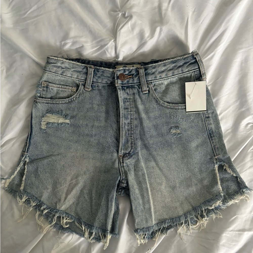 NWOT Free People distressed denim shorts. Size 24